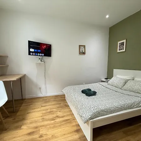 Apartment Botanical 3